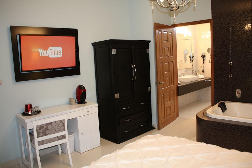 Zarzarosa Hotel Boutique เกเรตาโร ภายนอก รูปภาพ